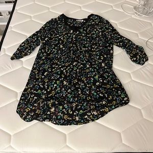 Long sleeve floral slight high-low v-neck